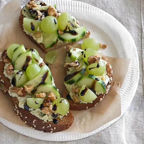 Toast With Pesto Spread, Grapes, Cucumber, And Walnuts